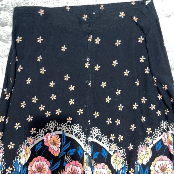 Express Skirt - Picture 2 of 4